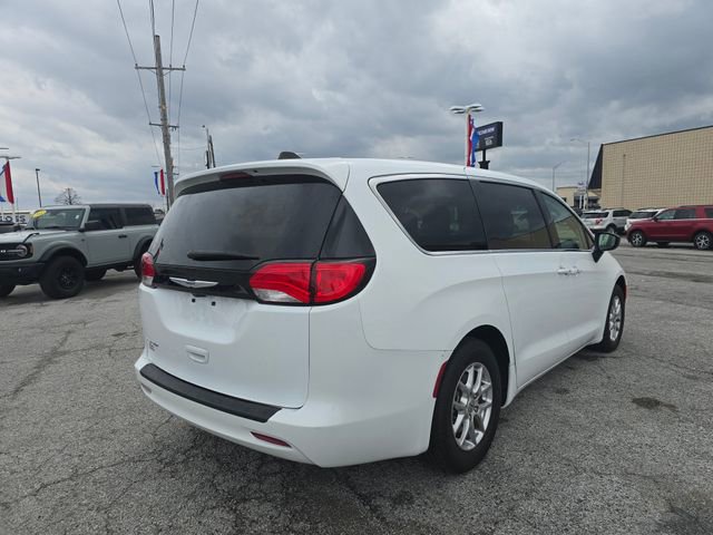Used 2024 Chrysler Voyager LX image 5