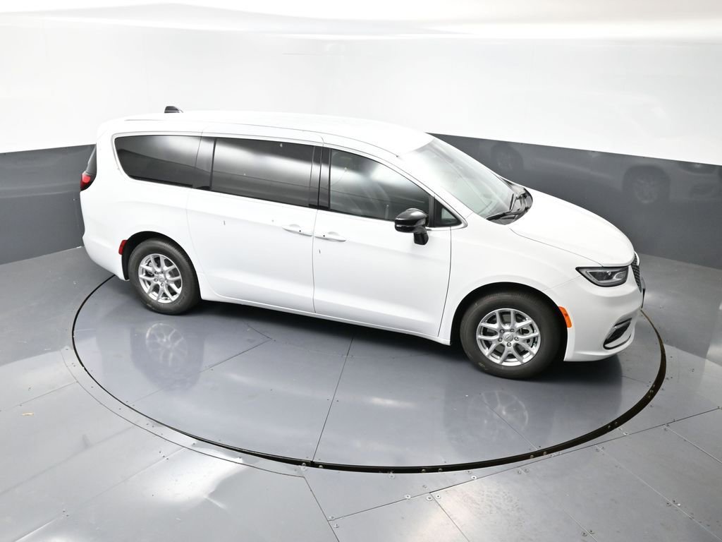 New 2026 Chrysler Pacifica Select image 38