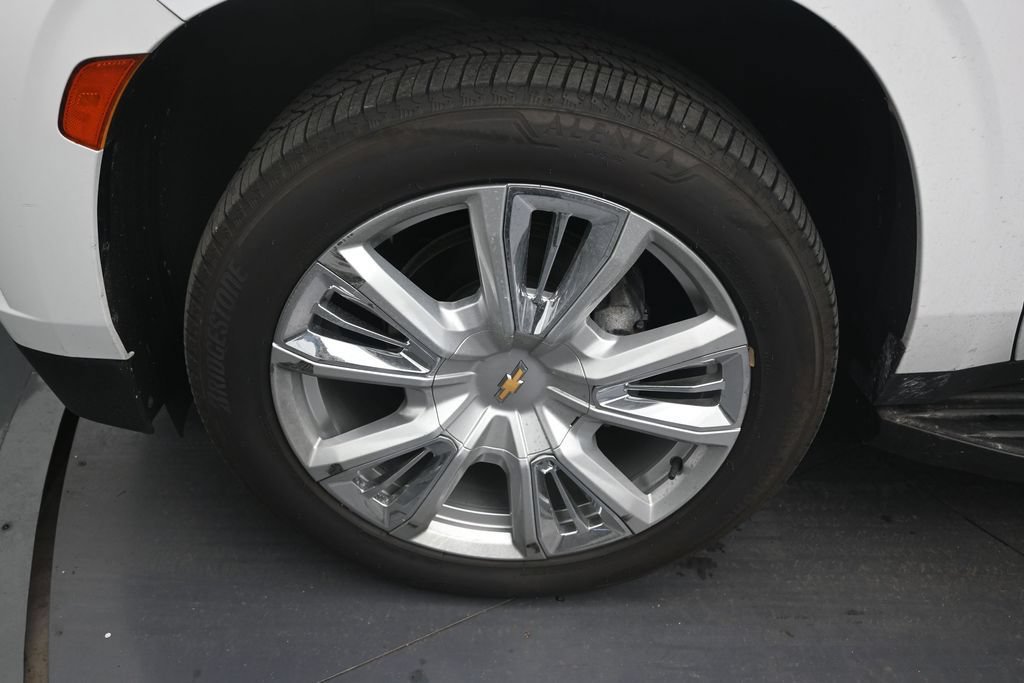 Used 2022 Chevrolet Suburban High Country RWD image 9