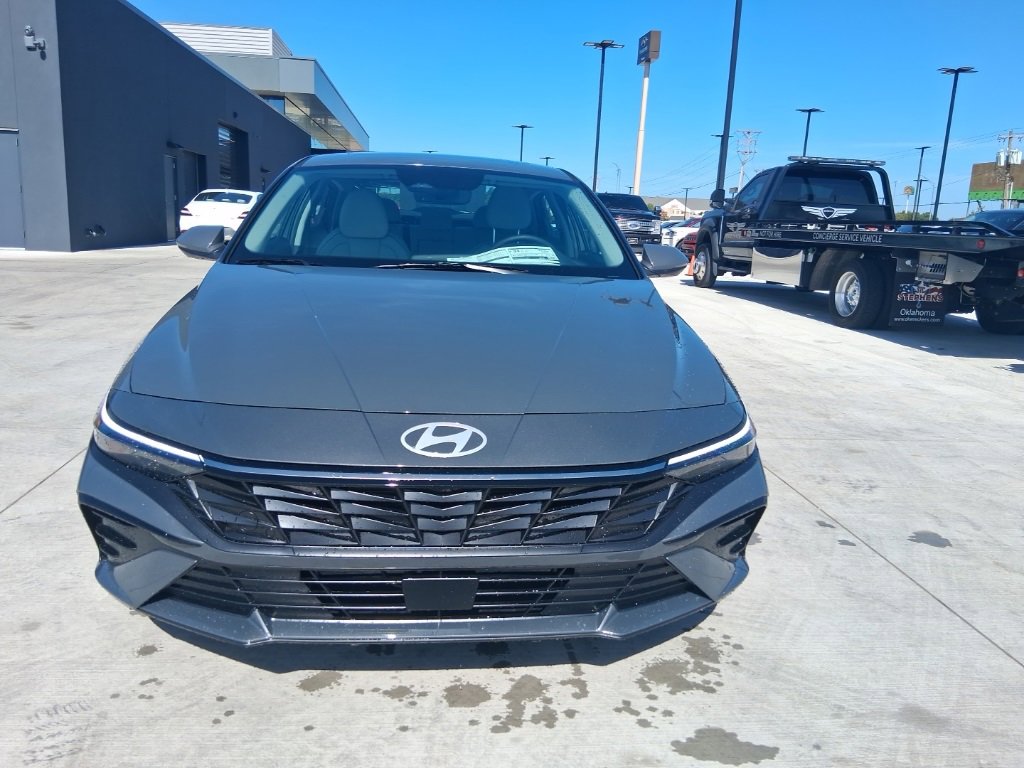 New 2025 Hyundai Elantra Limited image 2