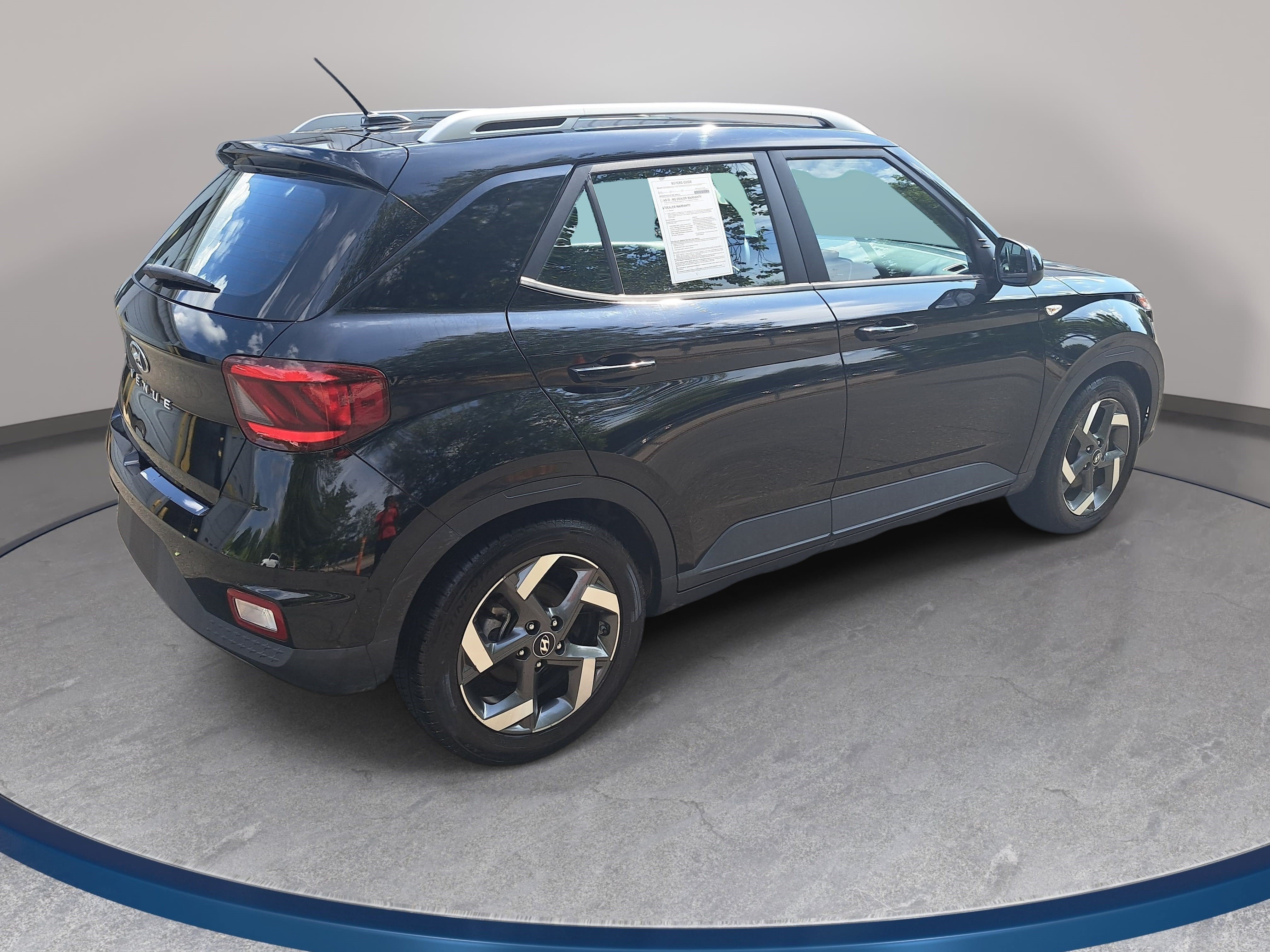 Used 2023 Hyundai Venue SEL FWD image 5