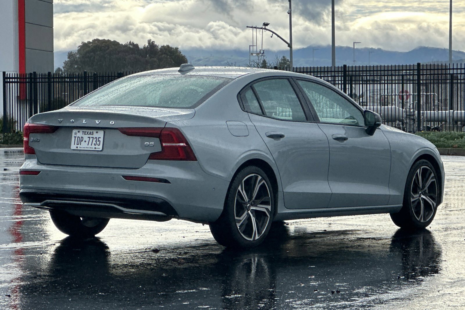 Used 2024 Volvo S60 B5 Plus image 4