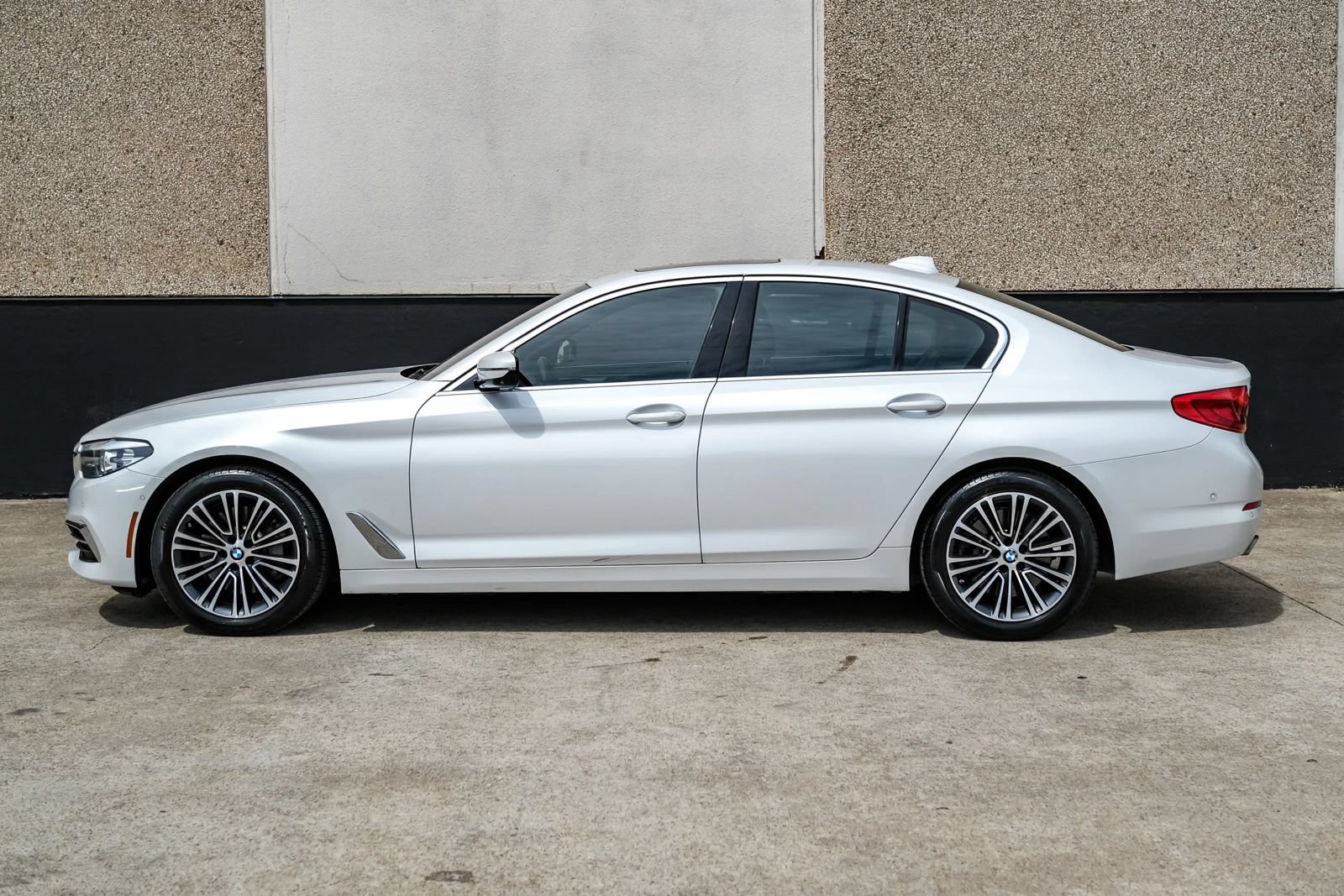 Used 2019 BMW 540i xDrive AWD/4WD image 9