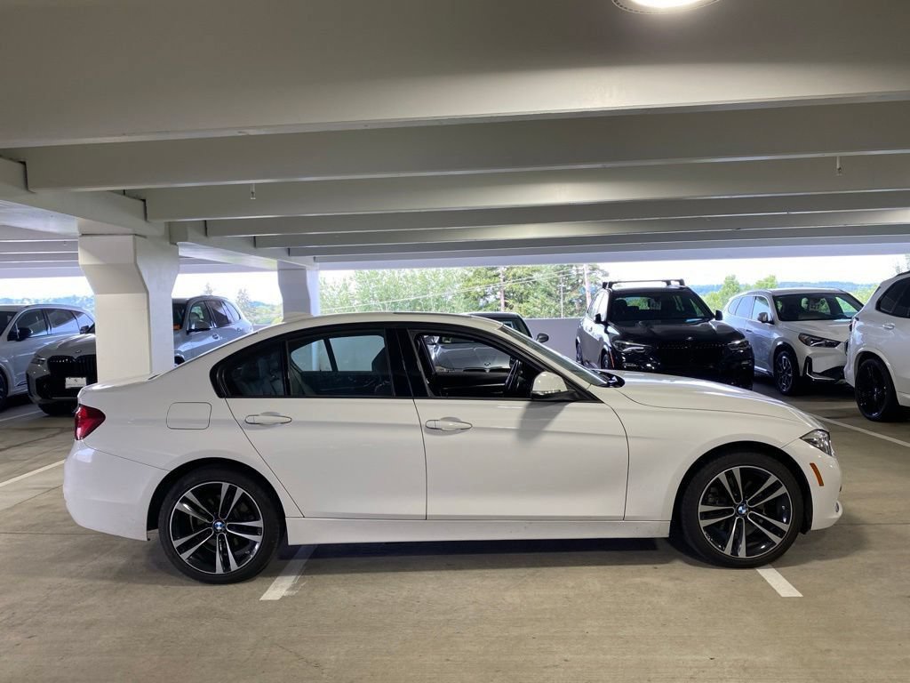 Used 2018 BMW 330i xDrive Sedan AWD/4WD image 5