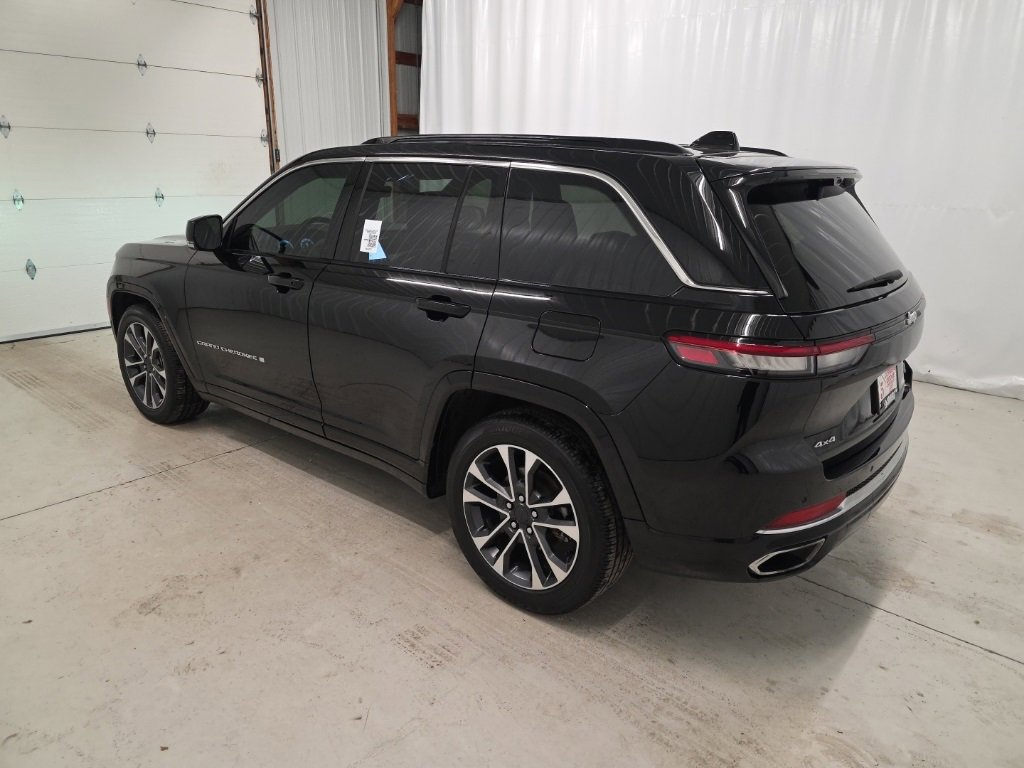 Used 2024 Jeep Grand Cherokee Overland w/ Luxury Tech Group IV image 3