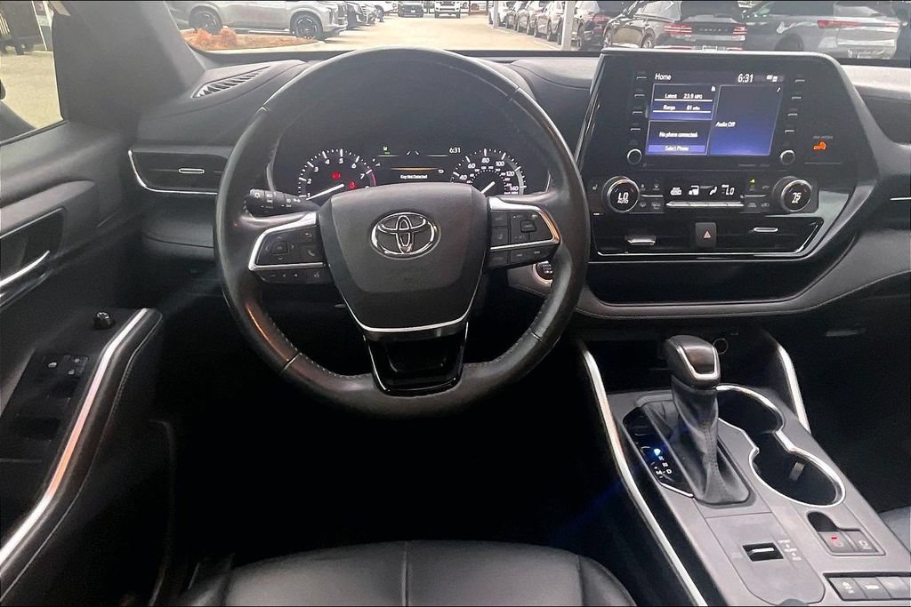 Used 2021 Toyota Highlander XSE FWD image 6