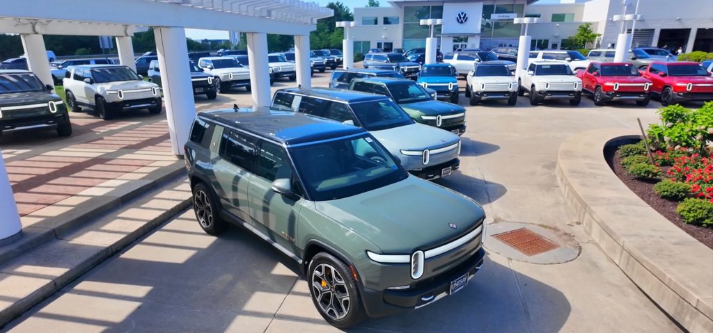 Used 2022 Rivian R1T Adventure AWD/4WD image 6