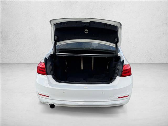 Used 2017 BMW 320i xDrive Sedan image 7