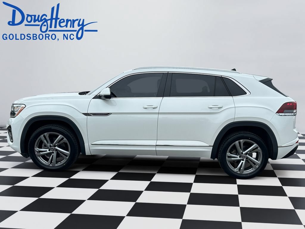 Used 2024 Volkswagen Atlas Cross Sport SEL R-Line AWD/4WD image 2