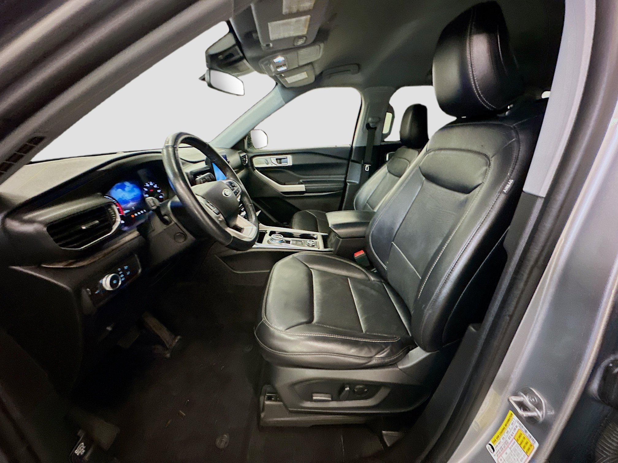 Used 2021 Ford Explorer Limited w/ Equipment Group 301A AWD/4WD image 13