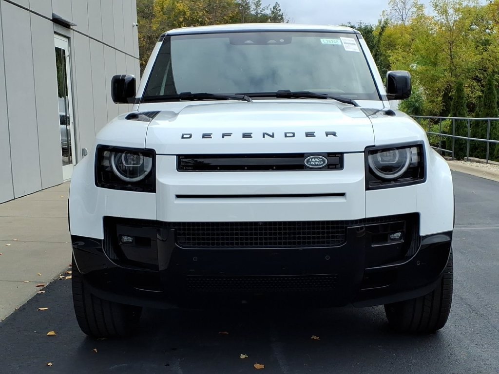 New 2026 Land Rover Defender 110 X-Dynamic SE AWD/4WD image 2