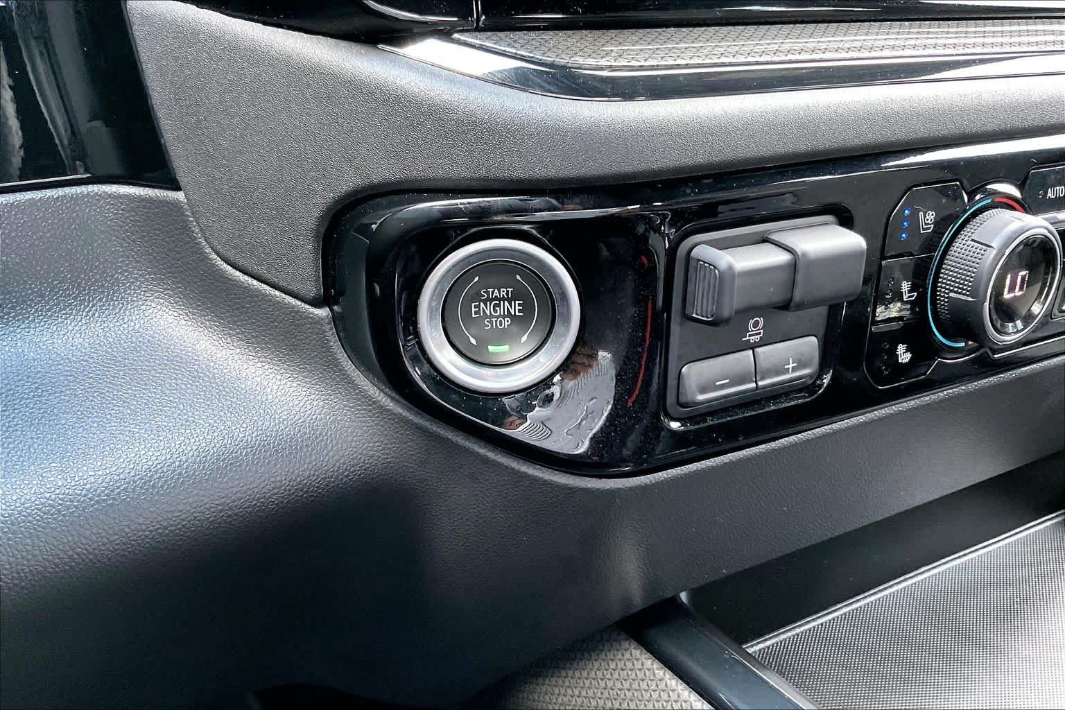 Certified 2024 Chevrolet Silverado 1500 ZR2 AWD/4WD image 35