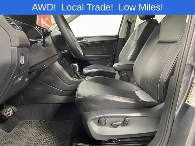Used 2024 Volkswagen Tiguan SE w/ Panoramic Sunroof Package AWD/4WD image 11