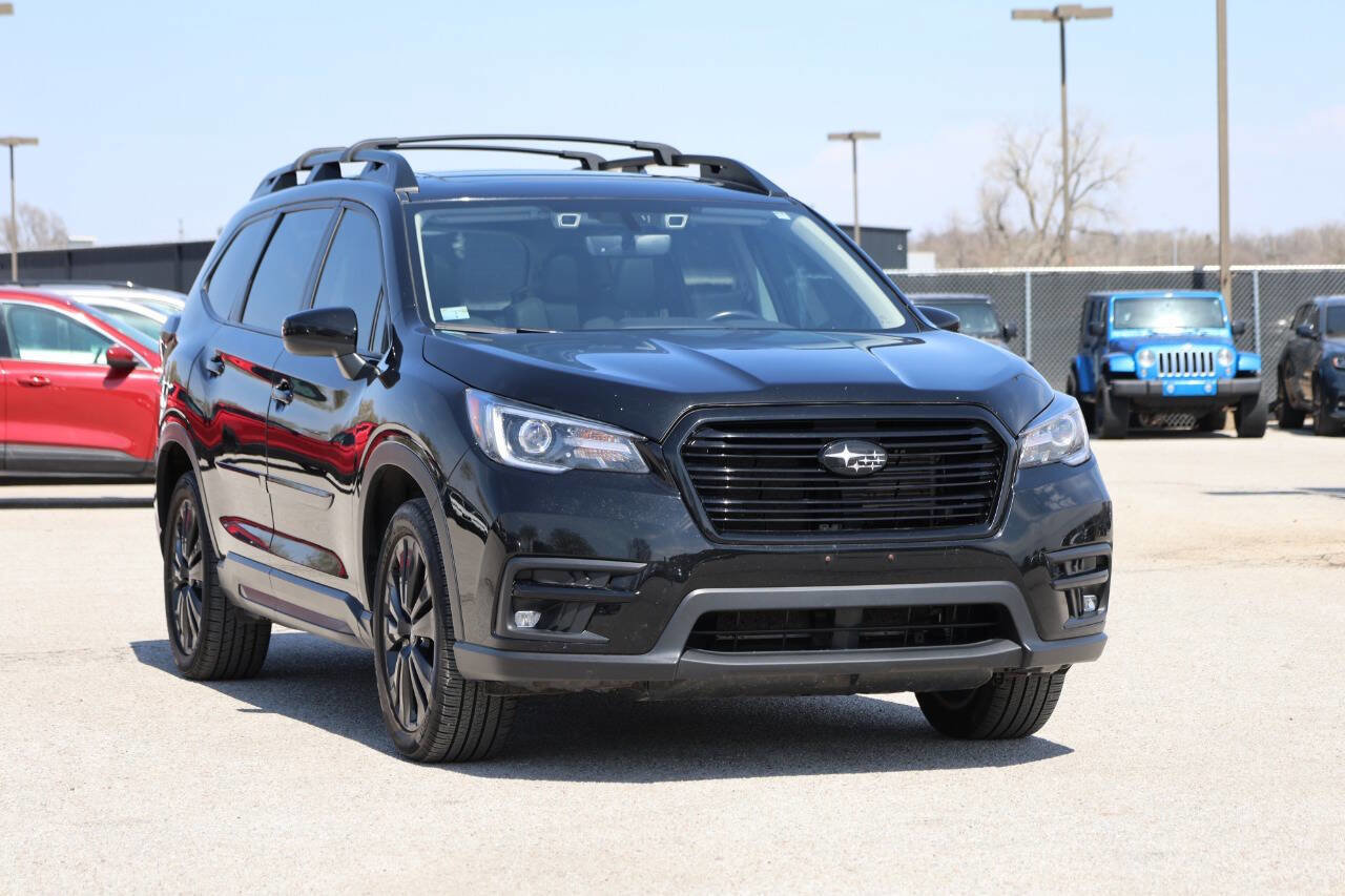 Used 2022 Subaru Ascent Onyx Edition image 4