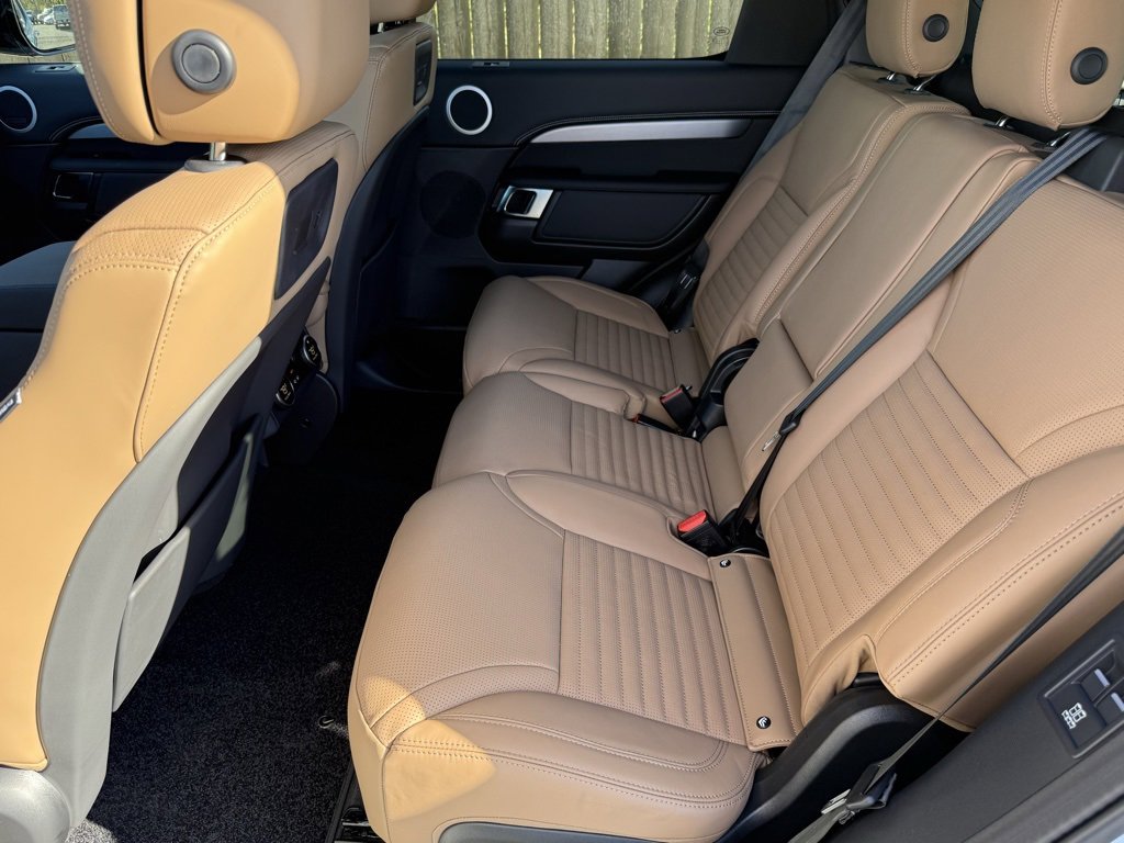 New 2026 Land Rover Discovery Limited Edition image 32