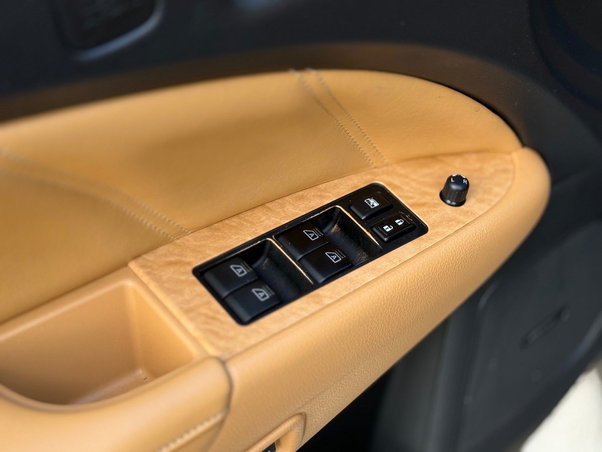 Used 2014 Nissan Murano CrossCabriolet w/ Navigation Package AWD/4WD image 14