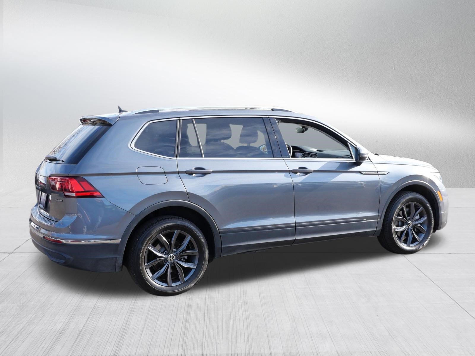 Certified 2023 Volkswagen Tiguan SE w/ Panoramic Sunroof Package AWD/4WD image 7