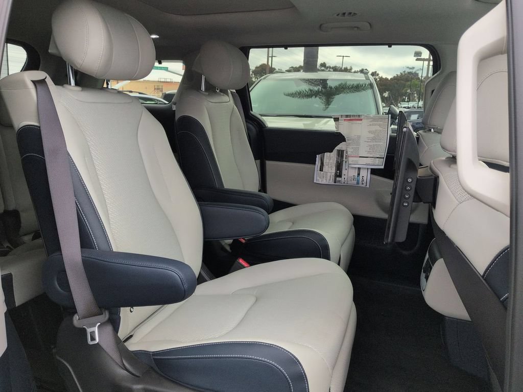 New 2026 Kia Carnival SX Prestige FWD image 28