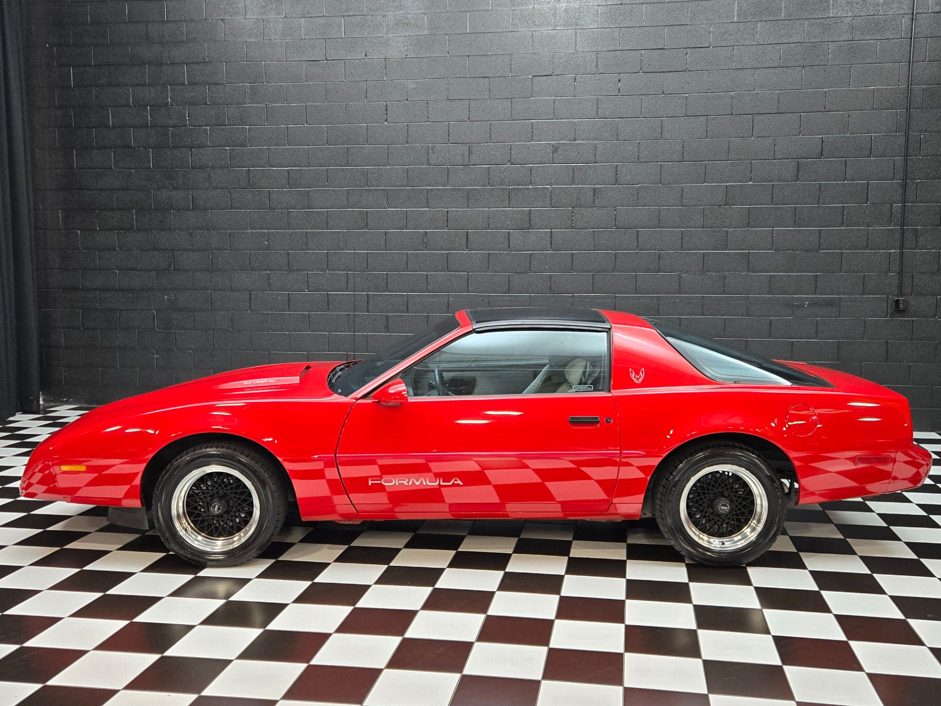 Used 1992 Pontiac Firebird Formula RWD image 2