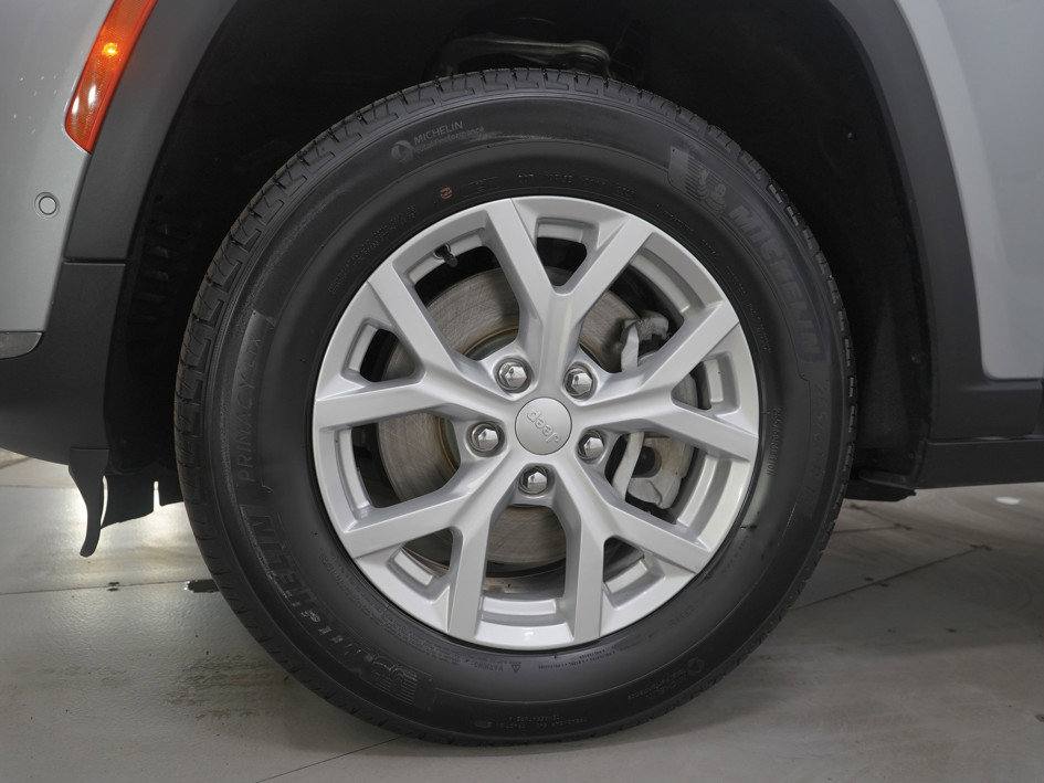 Used 2023 Jeep Grand Cherokee L Limited w/ Luxury Tech Group II image 35