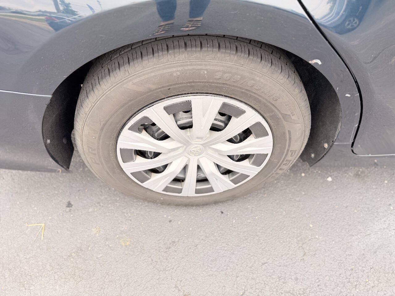 Used 2018 Toyota Camry FWD image 31