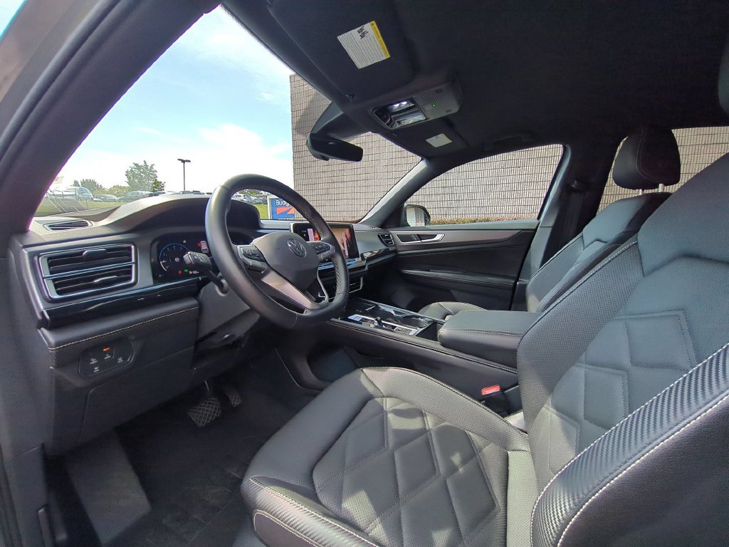 Used 2025 Volkswagen Atlas Cross Sport SE FWD image 12