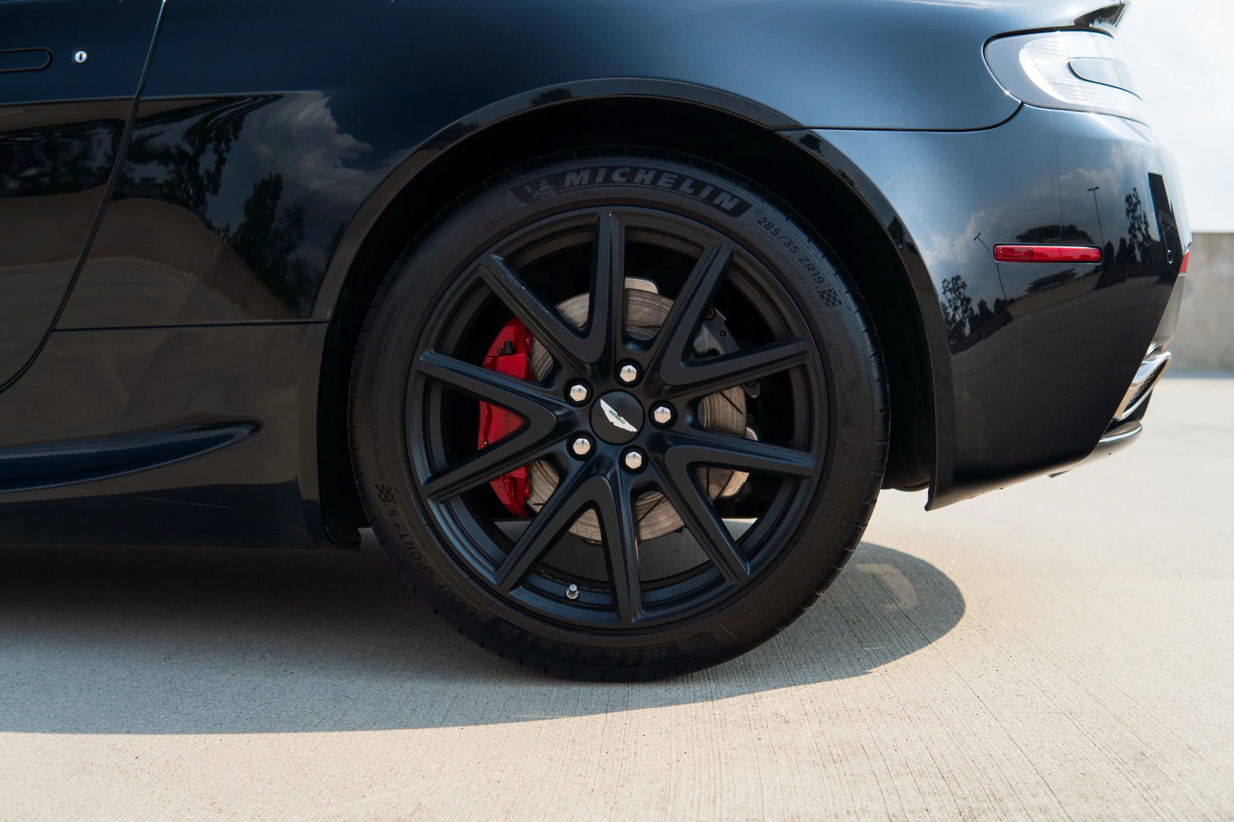 Used 2013 Aston Martin V8 Vantage Roadster RWD image 10
