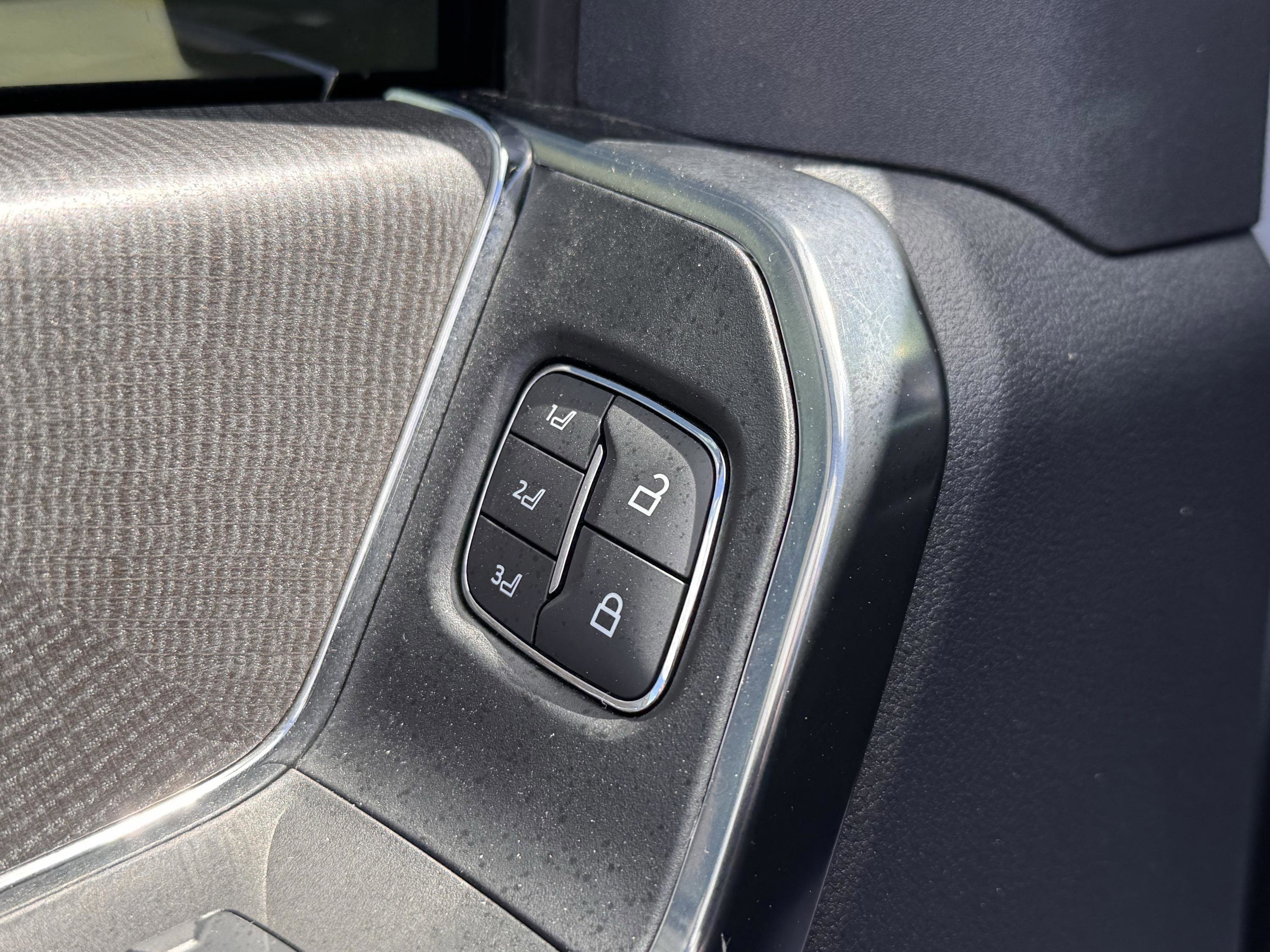 Used 2025 Ford F350 Platinum image 11