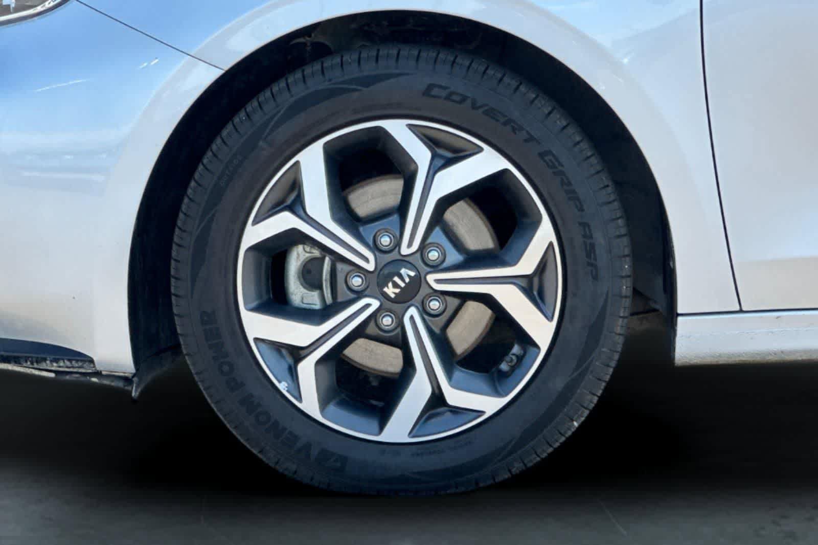 Used 2020 Kia Forte LXS FWD image 27