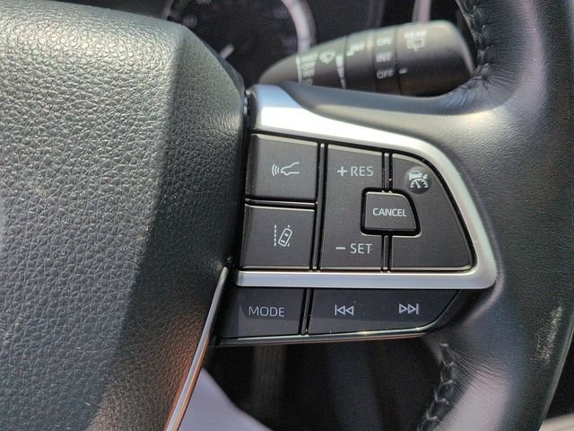 Used 2023 Toyota Highlander LE FWD image 19