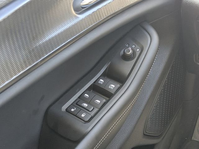 Used 2025 Jeep Grand Cherokee Laredo X RWD image 20