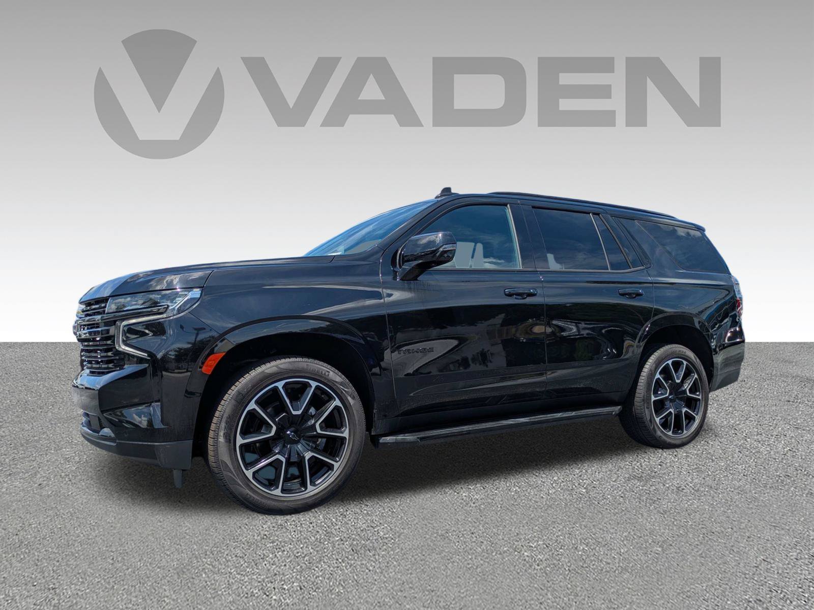 Used 2022 Chevrolet Tahoe RST w/ Luxury Package AWD/4WD image 2