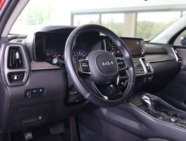 Used 2022 Kia Sorento S w/ Panoramic Sunroof Package AWD/4WD image 17