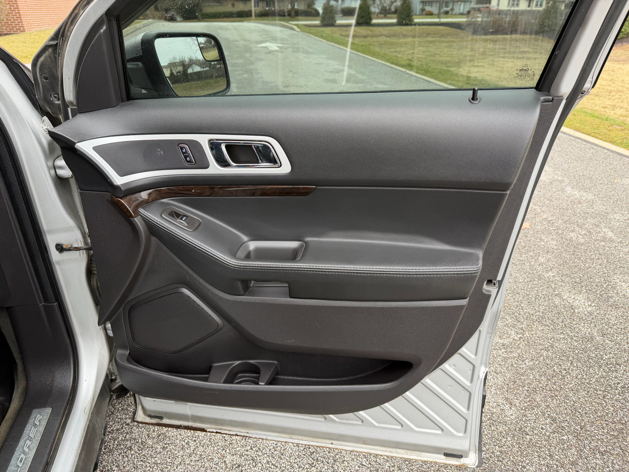 Used 2014 Ford Explorer Limited image 26