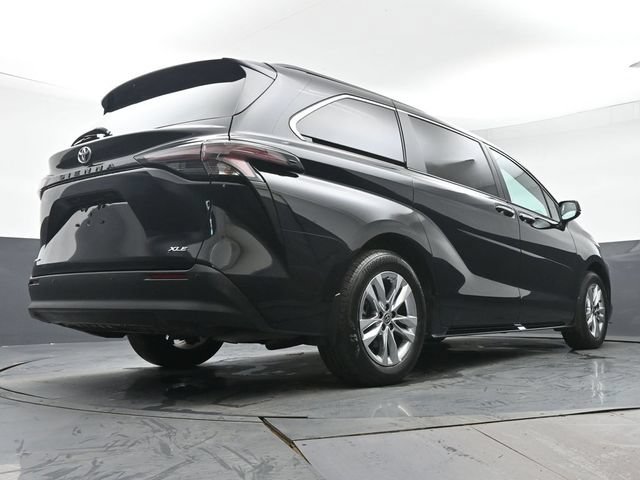 Certified 2026 Toyota Sienna XLE AWD/4WD image 39