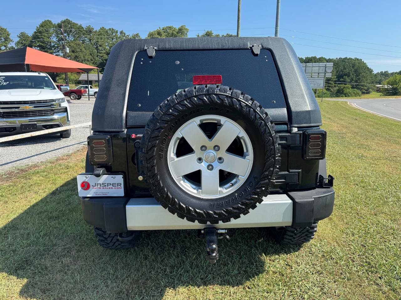 Used 2012 Jeep Wrangler Unlimited Sahara AWD/4WD image 4