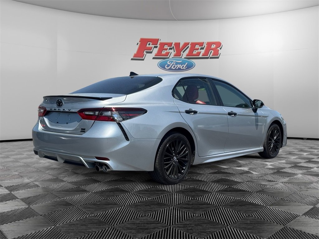Used 2022 Toyota Camry SE image 5