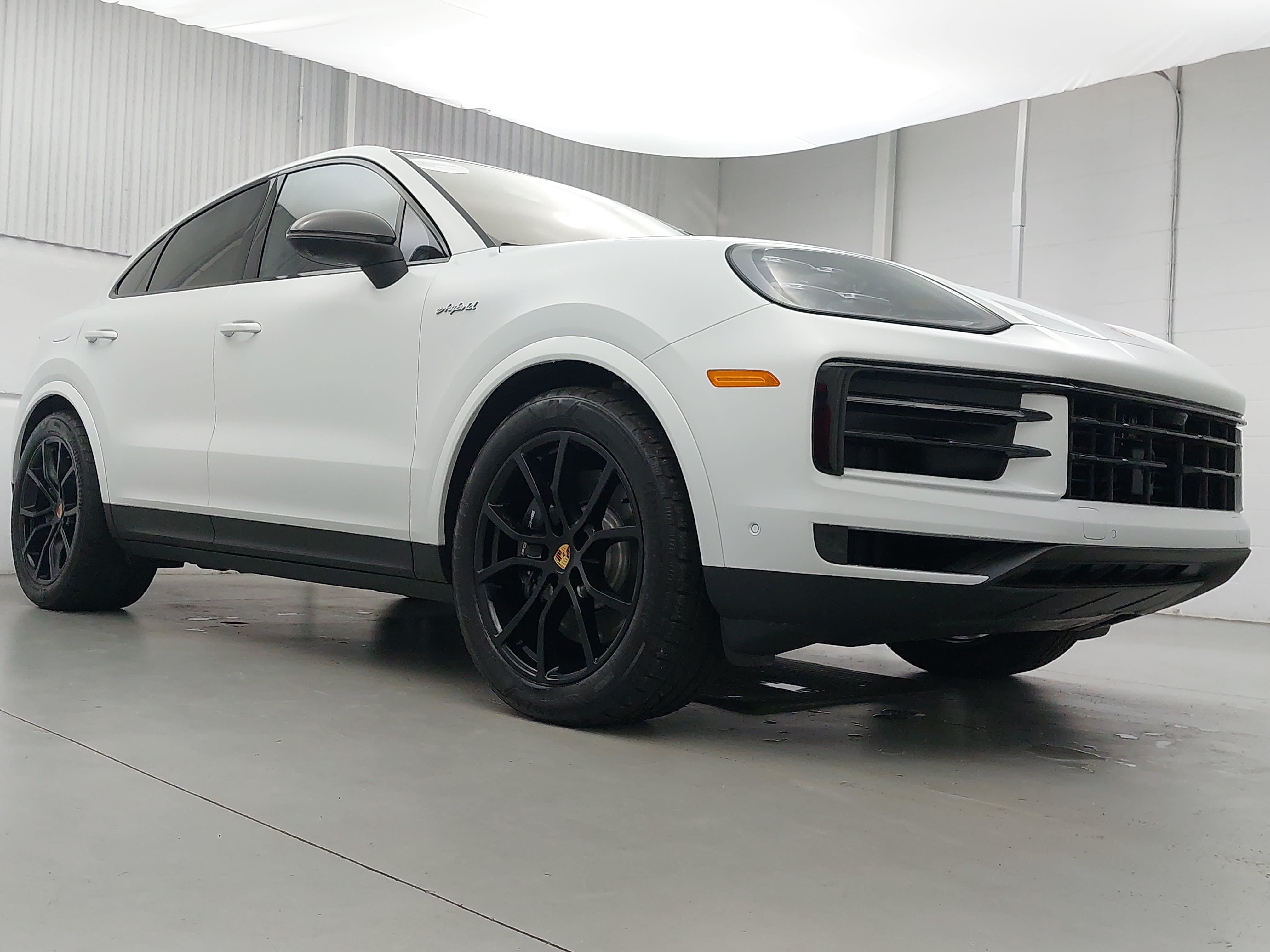 Certified 2026 Porsche Cayenne E-Hybrid Coupe AWD/4WD image 9