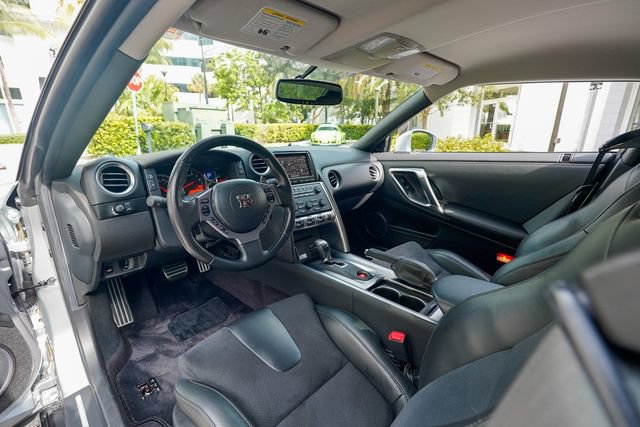 Used 2010 Nissan GT-R Premium AWD/4WD image 3