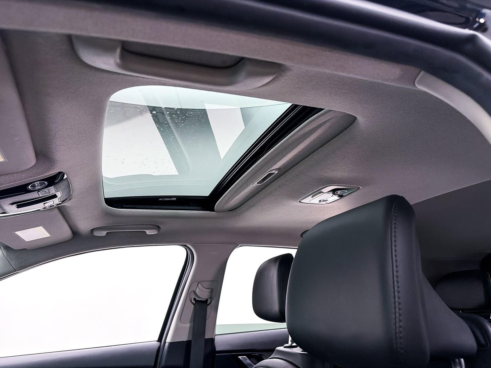 Used 2023 Kia Niro SX image 3