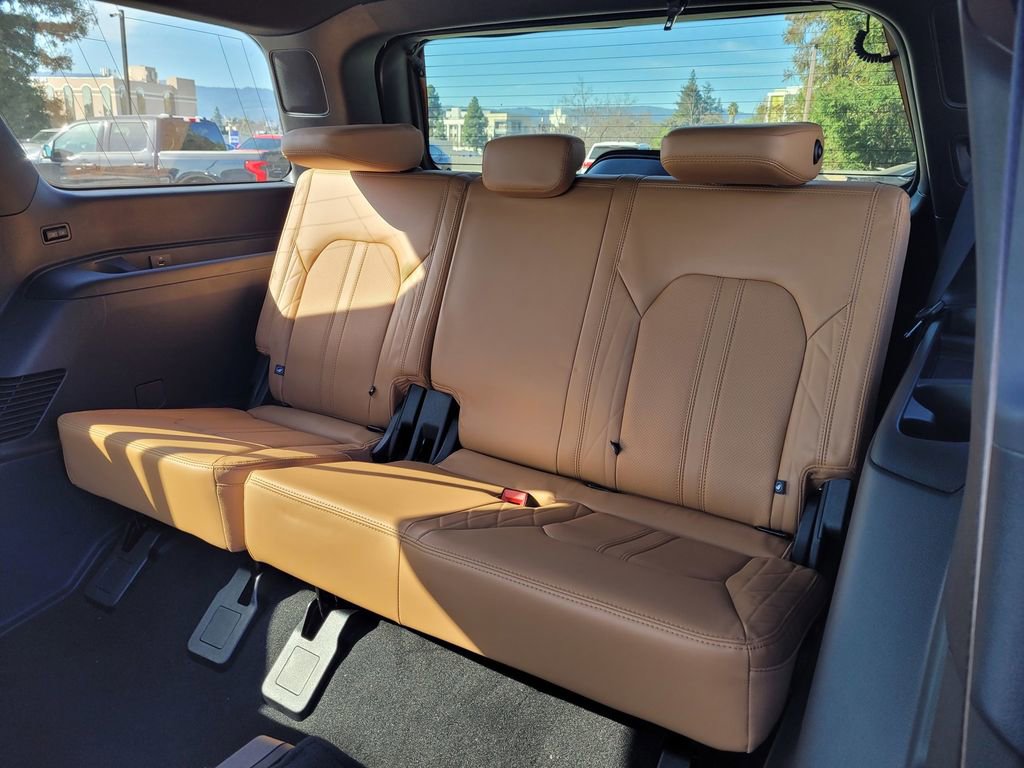 New 2024 Ford Expedition Platinum image 40