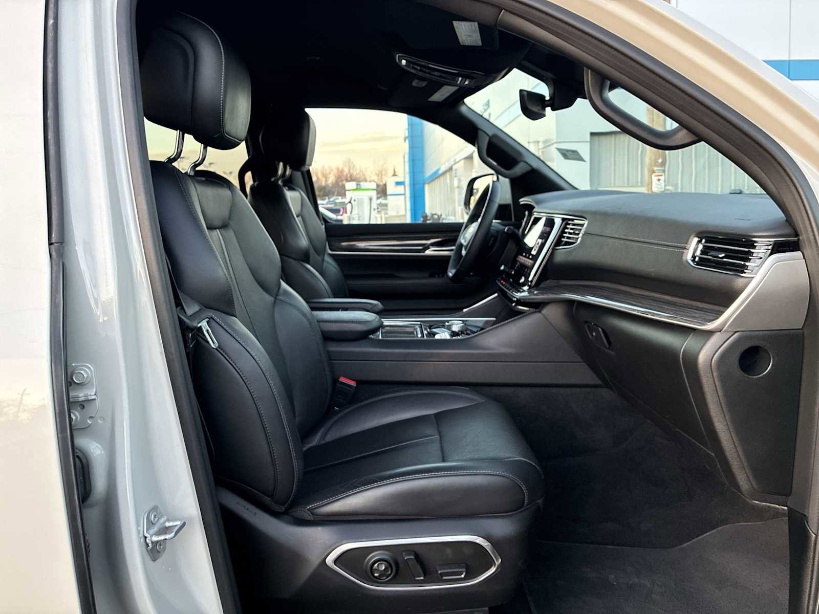 Used 2022 Jeep Wagoneer Series II image 28