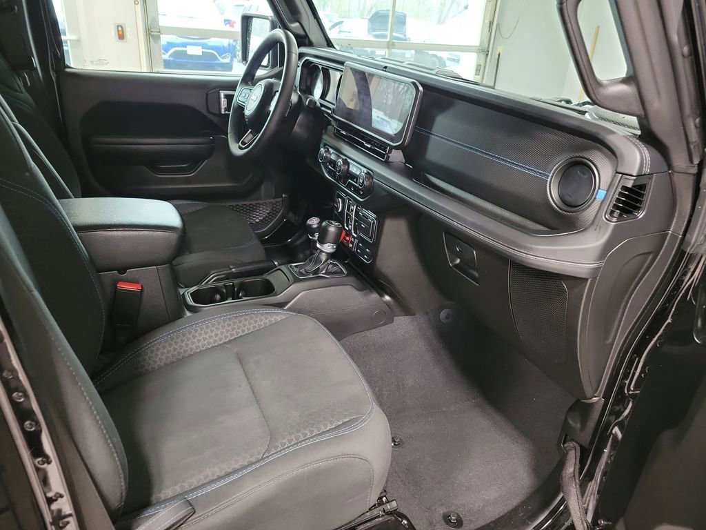 Used 2024 Jeep Wrangler Unlimited Rubicon 4xe image 6