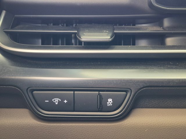 Used 2025 Kia Carnival FWD image 8