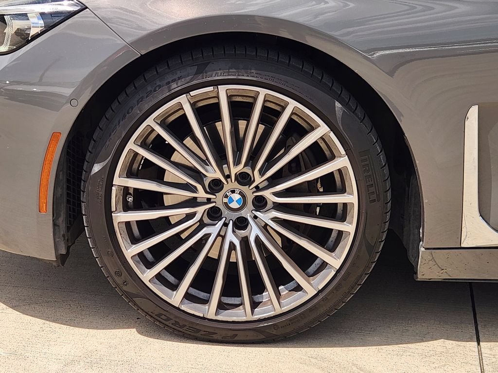 Used 2022 BMW 740i w/ Premium Package RWD image 11