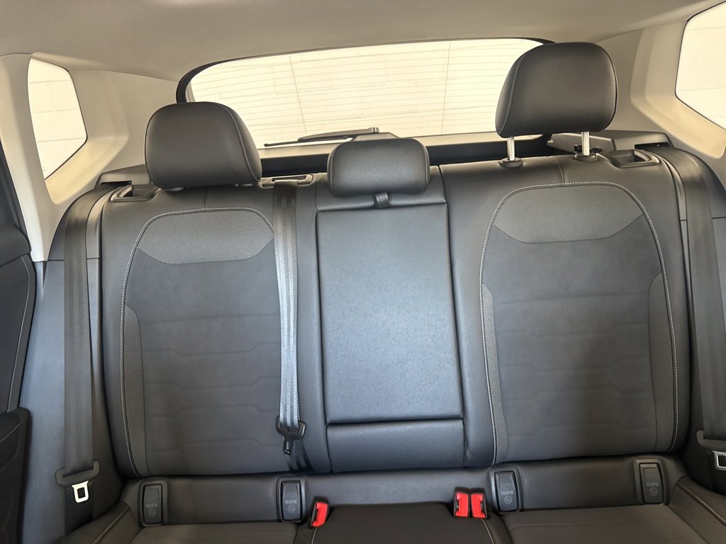 Certified 2025 Volkswagen Taos SE image 26