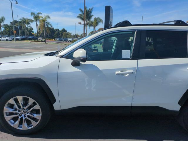 Used 2021 Toyota RAV4 XLE Premium image 15