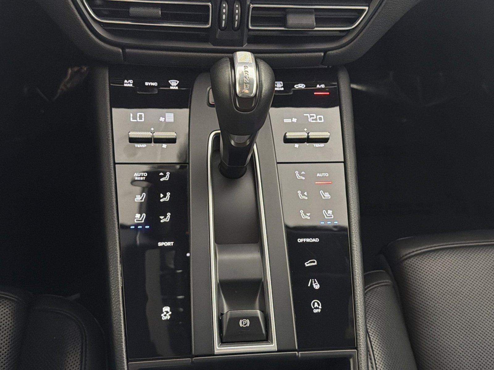 Used 2022 Porsche Macan w/ Premium Package Plus image 21