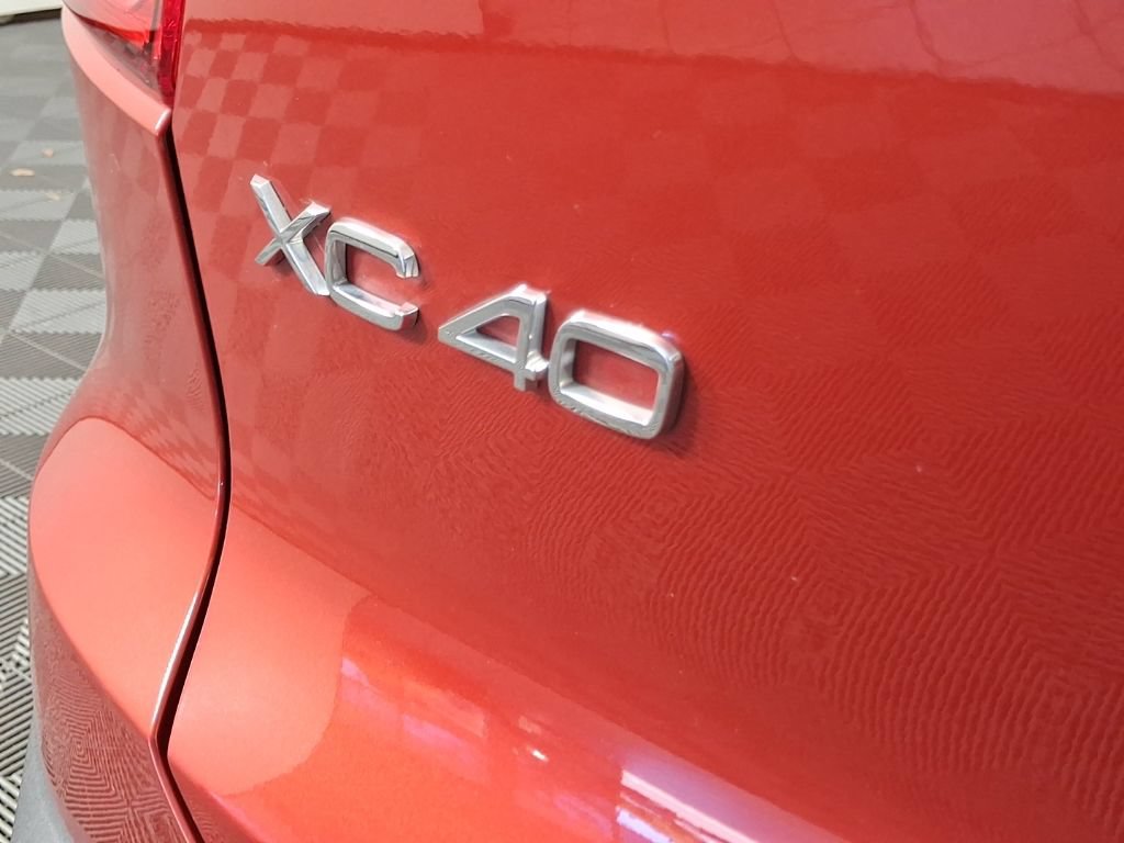 Certified 2023 Volvo XC40 B5 Ultimate w/ Climate Package AWD/4WD image 12