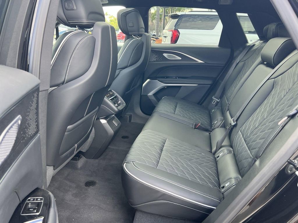 New 2026 Cadillac Lyriq V image 29